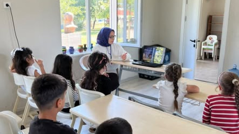ÇOCUKLARA HEM EĞİTİM HEM SAĞLIK DESTEĞİ