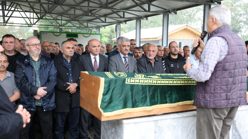 VALİ MAKAS VE BAŞKAN ÖZLÜ CENAZEYE KATILDI