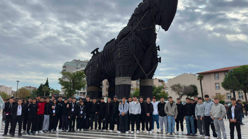 GENÇLER ÇANAKKALE’Yİ GEZDİ