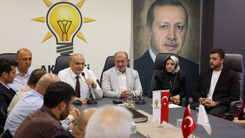 BAŞKAN ÖZLÜ, AK PARTİ İL YÖNETİMİ İLE BİR ARAYA GELDİ