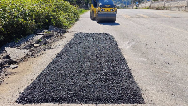 GÖLORMANI KÖYÜ’NDE YOLLAR YENİLENDİ