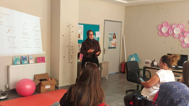 KADINLARA MENOPOZ SÜRECİ VE SAĞLIKLI YAŞAM ANLATILIYOR