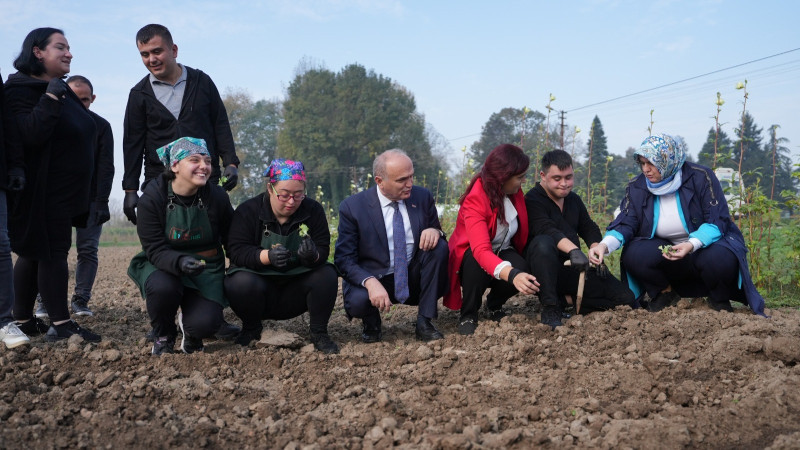 ÇİFTÇİLERİMİZE MODERN  TARIMI ÖĞRETECEĞİZ