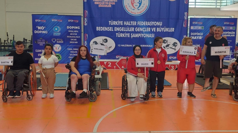 DÜZCELİ SPORCULAR HALTERDE 2 ALTIN MADALYA KAZANDI