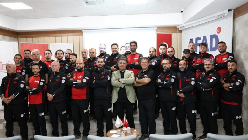 DÜZCE ARAMA KURTARMA EKİBİNİN ARMA TÖRENİ GERÇEKLEŞTİRİLDİ
