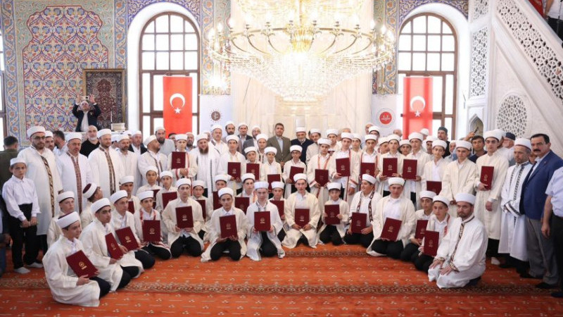 DÜZCE’DE 41 GENÇ HAFIZ OLDU  