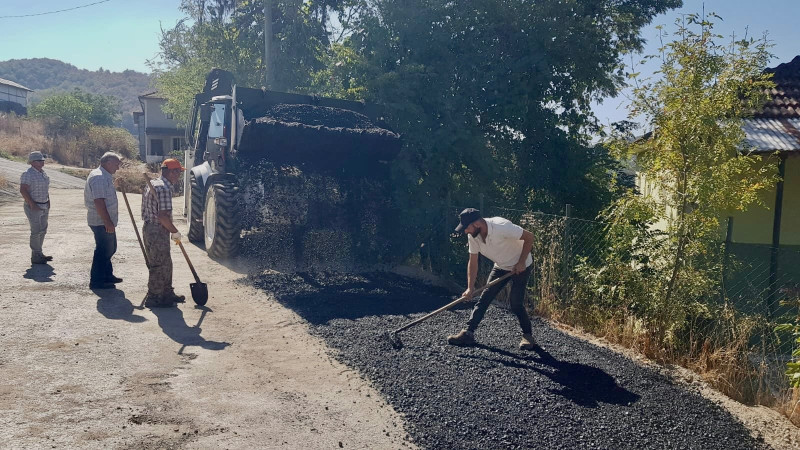 DÜZCE İL ÖZEL İDARESİ EKİPLERİ SÜRÜŞ GÜVENLİĞİ İÇİN ÇALIŞIYOR