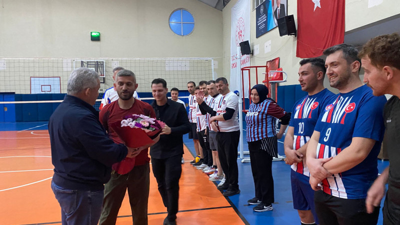 KURUMLAR ARASI VOLEYBOL TURNUVASI BAŞLADI