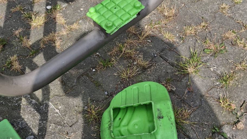 PARK EKİPMANLARI TAHRİP EDİLDİ, MUHTAR İSYAN ETTİ