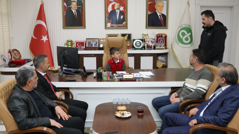 CUMAYERİ’NDE 23 NİSAN’DA KOLTUK ÇOCUKLARA EMANET