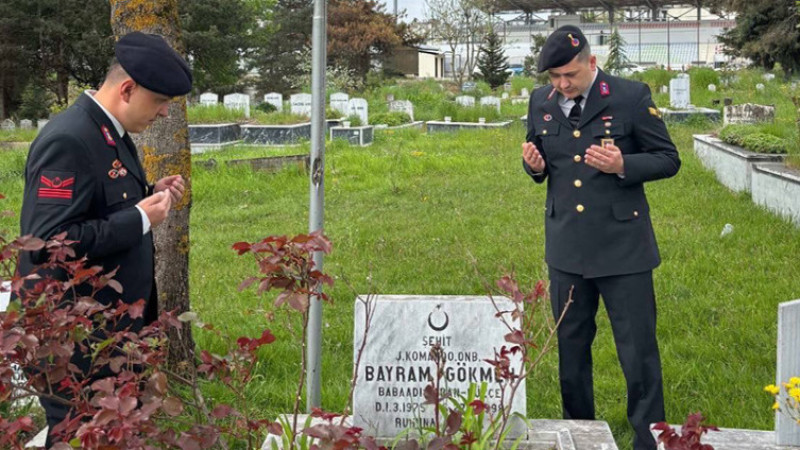 ŞEHİDİMİZ KABRİ BAŞINDA ANILDI