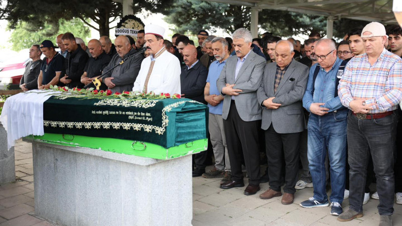 GENÇ KIZ DÜZCE’DE SON YOLCULUĞUNA UĞURLANDI