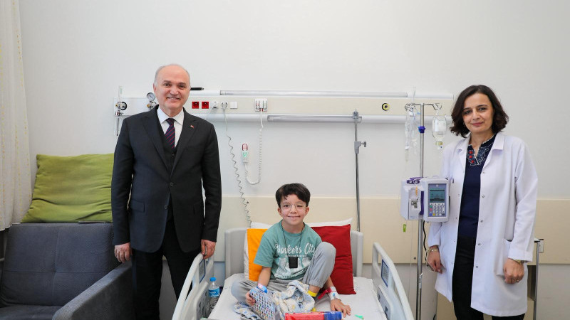 BAŞKAN ÖZLÜ MESAJI GÖRÜR GÖRMEZ ZİYARETİNE GİTTİ