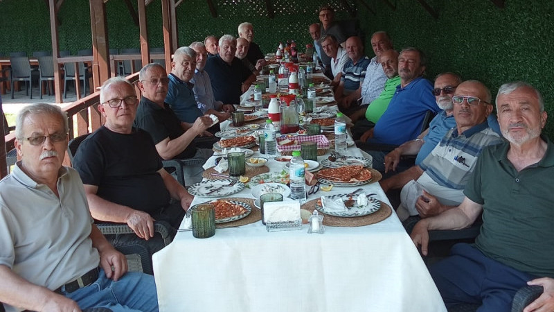 MEZUNLAR 48 YIL SONRA YENİDEN BULUŞTU