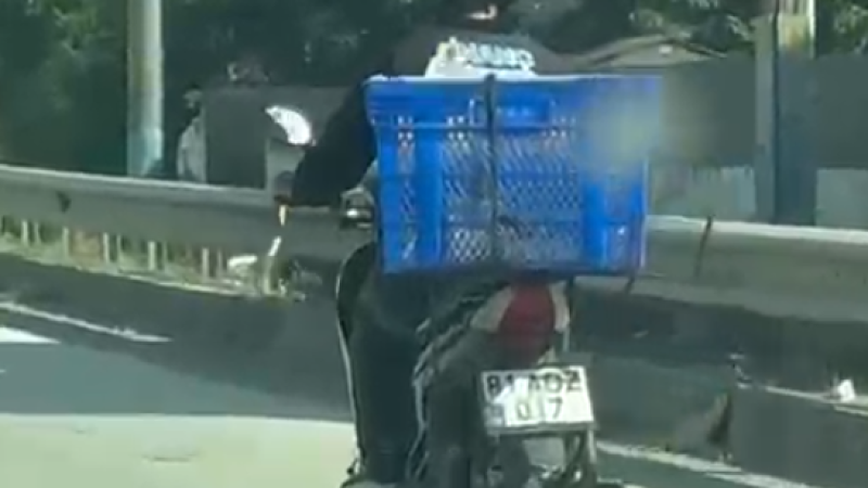 DÜZCE'DE YILANLI MOTOSİKLET YOLCULUĞU