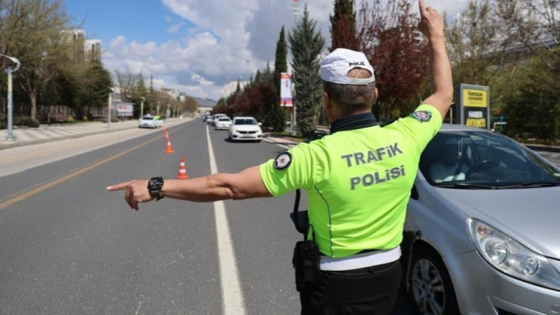 TRAFİKTE SIKI DENETİM, 204 ARAÇ MEN EDİLDİ 